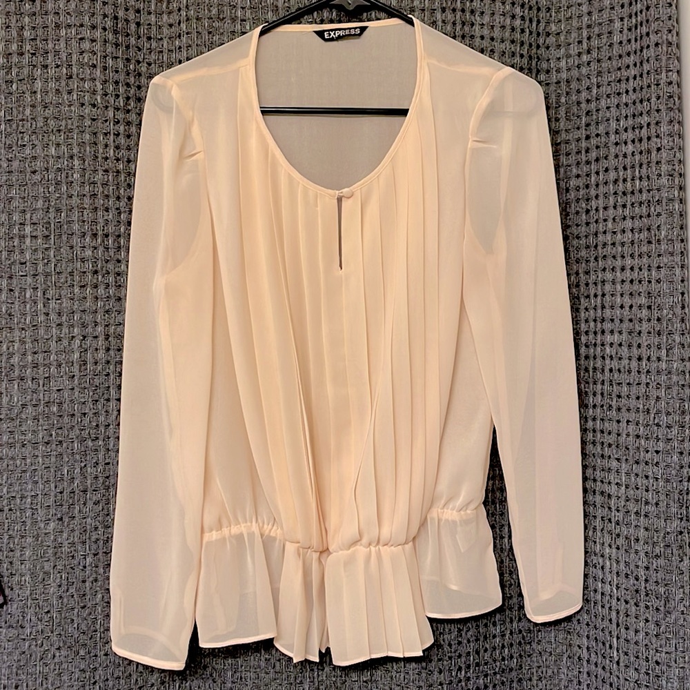 Beautiful Express peach sheer pleated blouse size small